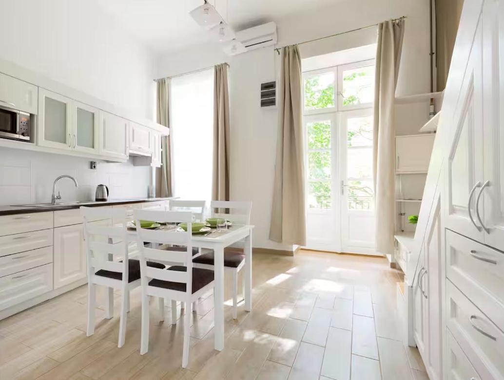 R39 Twin I And Ii - Center Market Garden With Ac * Budapest